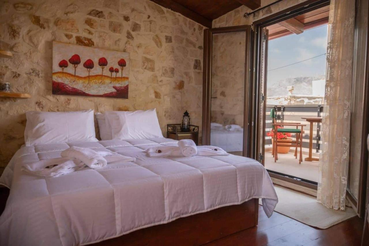Dioni Stone House *